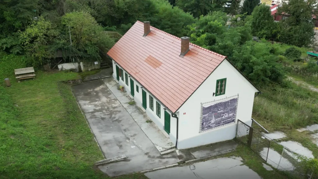 20_dokoncanje_ureditve_hostla_v_Mlakarjevem_stanovanju